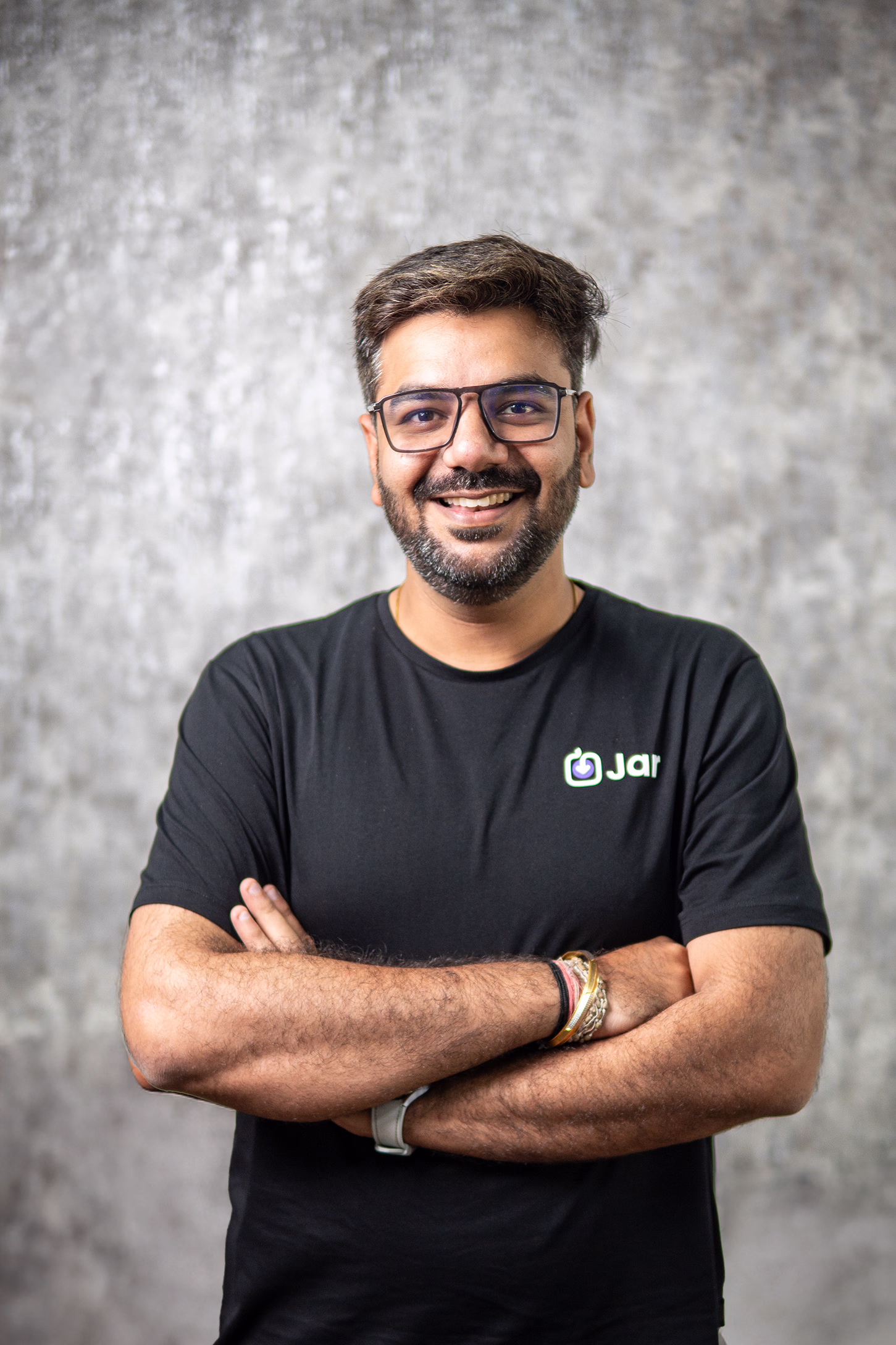 Leader Image